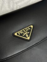 PRADA A貨馬鞍包1BD365黑色新月包雙肩帶百搭摩登設計