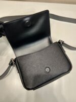 Prada 復刻版 黑色2VD065 單肩包 極簡百搭翻蓋款 輕便型男質感首選