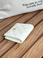 CHANEL高仿牛皮對折短夾錢包實用多卡位小巧輕便日常首選款A84028