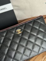 CHANEL高仿黑色菱格紋牛皮手拿包簡約耐看球紋設計高質感實用風格