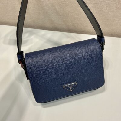 Prada 精品仿製 藍色2VD065 單肩包 小巧磁扣款 百搭極簡風型男首選
