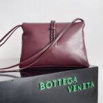Bottega Veneta A貨女用徽標單肩包 光感皮革復古設計 展現職場女力806034