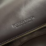 Bottega Veneta 頂級原單徽標單肩包 光滑皮革俐落典雅 展現高端女性氣場806034