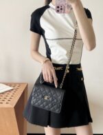 香奈兒 25C 黑色手提郵差背包 mini款｜淡金五金 三只羊皮革 高仿精品現貨