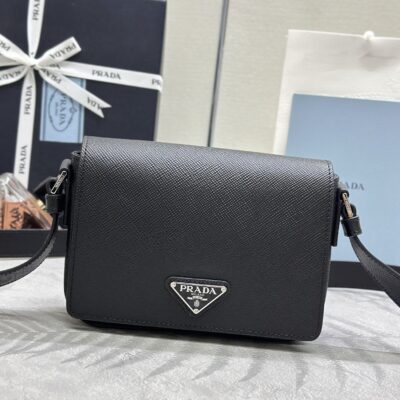 PRADA精品仿製Saffiano單肩包2VD065磁扣設計百搭極簡風格