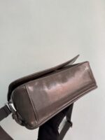 Prada 灰色精品復刻 2VD073 郵差包 男士油腊皮斜背包