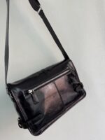 Prada 黑色高仿精品 2VD073 油腊皮郵差包 時尚斜背肩背包
