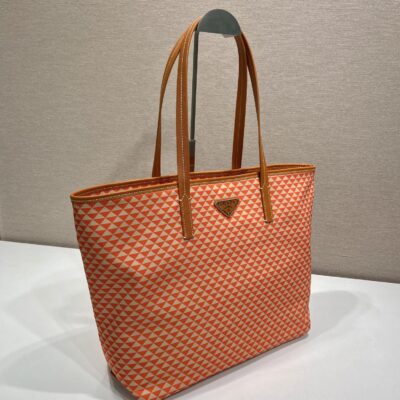 PRADA高仿精品托特包1BD552印花尼龍大容量時尚春夏必備