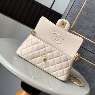 Chanel 一比一復刻 淺米色金扣小香風鏈帶包 手提斜背兩用 菱格優雅款