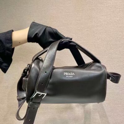 PRADA精品仿製波士頓包2VH188仿舊納帕皮復古百搭時尚輕巧設計