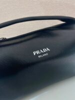 PRADA原單波士頓手袋2VH188黑色復古納帕皮百搭時尚小巧設計