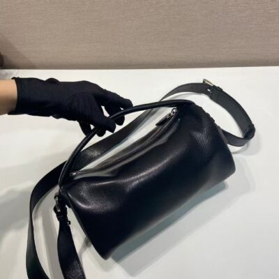 PRADA原單波士頓手袋2VH188黑色復古納帕皮百搭時尚小巧設計