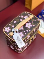 LV x 村上隆 櫻花迷你化妝包 M14181｜一比一高仿復刻 限量精品