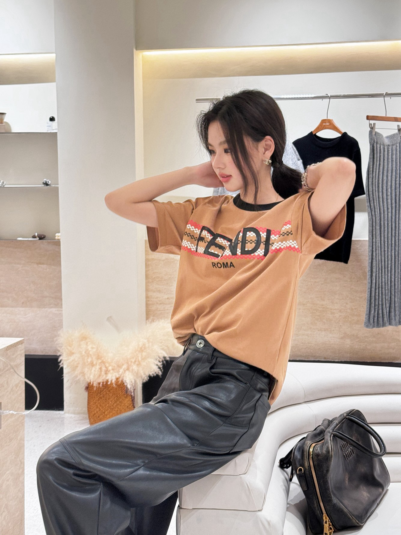 復古精品高仿Fendi 中古系列貼皮LOGO刺繡上衣卡其棕