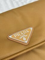 PRADA復刻版Cini郵差包1BD256姜黃色大號軟木色百搭設計感奢華