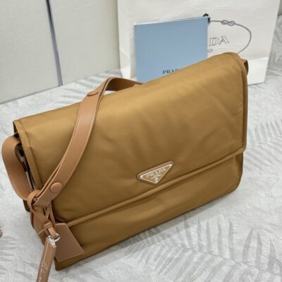 PRADA復刻版Cini郵差包1BD256姜黃色大號軟木色百搭設計感奢華