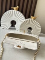CHANEL一比一春夏黑金Kelly包 白色中號復古翻蓋手提包 可斜背AS3344