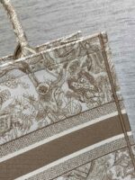 Dior 頂級原單 Book Tote 老虎刺繡包淺咖配色復古森林風大容量托特