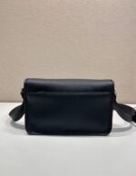 Prada 黑色原單精品 2VD075 新款郵差包 男士百搭磁扣肩背包