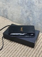 YSL高仿鱷魚紋信封手機包時髦百搭小包款輕奢實用推薦635095