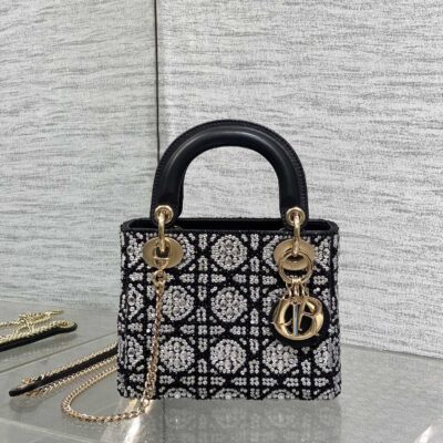 Dior 精品仿製 Lady Dior 珠子刺繡戴妃包17cm限量版優雅時尚收藏款