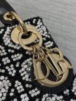 Dior 精品仿製 Lady Dior 珠子刺繡戴妃包17cm限量版優雅時尚收藏款