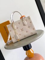 LV M14403 高仿OnTheGo 小号手袋｜Monogram Empreinte 皮革优雅链条包
