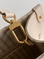 LV M14403 高仿OnTheGo 小号手袋｜Monogram Empreinte 皮革优雅链条包