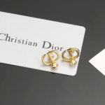 Dior A貨Tribales字母CD耳環 經典標誌設計 百搭人氣款 氣質時尚推薦