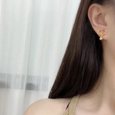 Dior A貨Tribales字母CD耳環 經典標誌設計 百搭人氣款 氣質時尚推薦