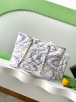 CHANEL復刻版藍白配色沙灘包 雙C菱格紋大容量手提包 夏日海邊必備AS5429
