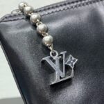 LV M13986原單Vagabond Hobo亮面牛皮手袋 時尚曲線設計 珠鏈點綴質感爆棚