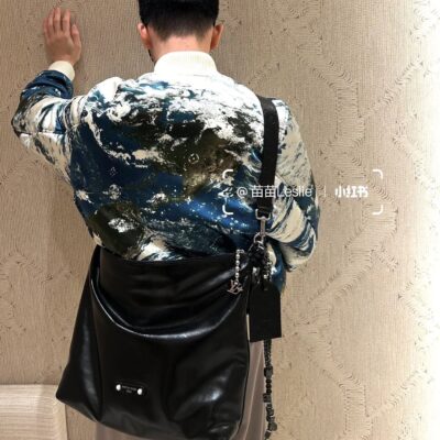 LV M13986原單Vagabond Hobo亮面牛皮手袋 時尚曲線設計 珠鏈點綴質感爆棚