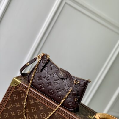 LV M14193精品仿製Félicie Pochette巧克力棕信封包 金鏈優雅 百搭法式格調