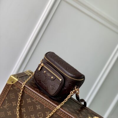 LV M13614一比一Easy Pouch巧克力棕色手拿包 金屬鏈條精緻百搭風