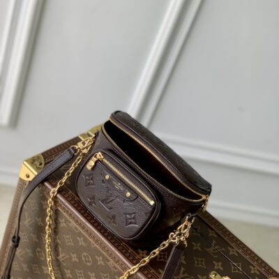 LV M13614一比一Easy Pouch巧克力棕色手拿包 金屬鏈條精緻百搭風