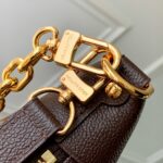 LV M14042 精品仿製Loop Hobo巧克力色肩背包 金鍊點綴高貴優雅