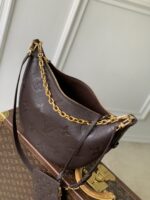 LV M14042 精品仿製Loop Hobo巧克力色肩背包 金鍊點綴高貴優雅