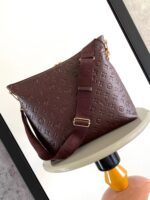 LV一比一M12068Coussin系列棗紅色手提斜挎包