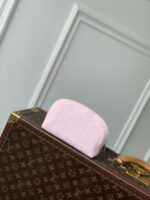 LV 原單Monogram Denim粉色化妝包 清新甜美實用百搭款 美型收納之選M13751