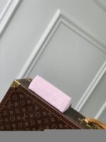 LV 原單Monogram Denim粉色化妝包 清新甜美實用百搭款 美型收納之選M13751