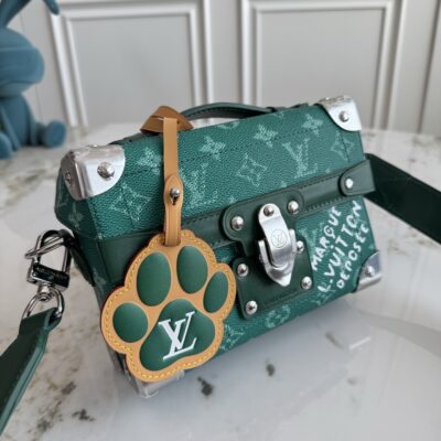 LV 一比一 Soul Trunk 斜背包 經典鎖扣設計 簡約都會風格 M12686
