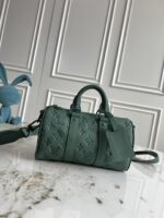 LV 高仿 Keepall 25 墨綠壓花旅行包 極簡戶外風格 經典男士包款M24432