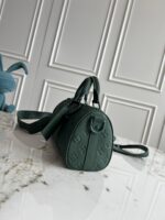 LV 高仿 Keepall 25 墨綠壓花旅行包 極簡戶外風格 經典男士包款M24432