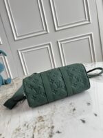 LV 高仿 Keepall 25 墨綠壓花旅行包 極簡戶外風格 經典男士包款M24432