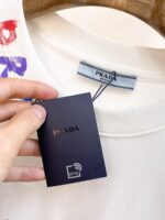 Prada 頂級原單白色短袖T恤 高定面料手繪圖案 時尚潮男必備 2025夏季新品