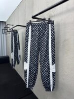 LV 高仿 運動梭織滿印長褲 Monogram 撞色拼接 男女同款 黑色款