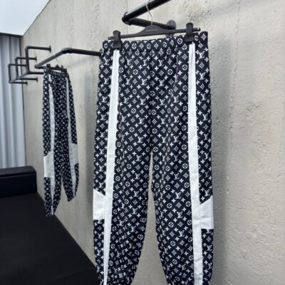 LV 高仿 運動梭織滿印長褲 Monogram 撞色拼接 男女同款 黑色款