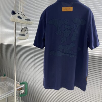 LV 精品仿製雲朵刺繡翻領T恤 藍色微闊版型 2025春夏潮流百搭推薦