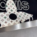 LV 原單四葉草中空繡短袖T恤 男女同款 時尚舒適百搭款